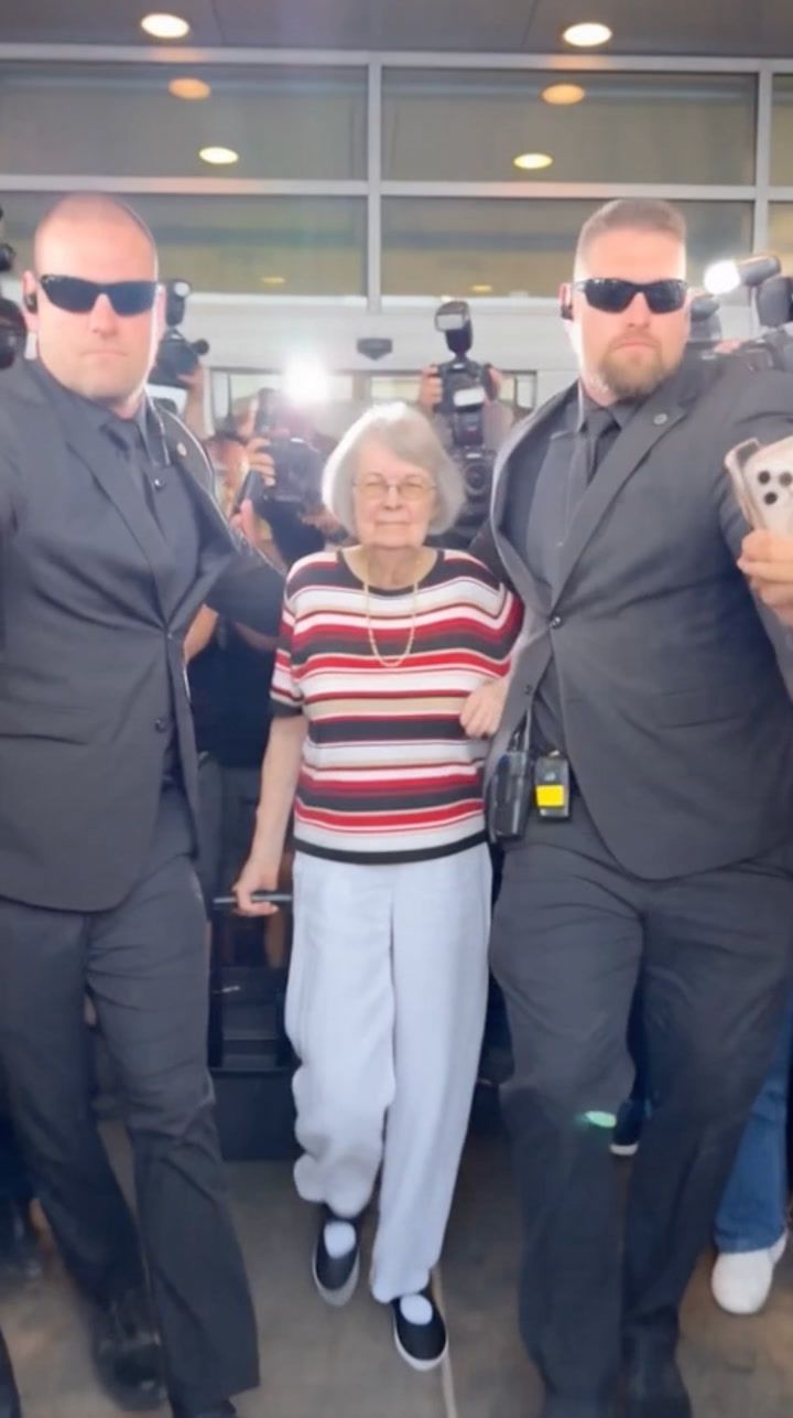 Paparazzi Airport Exit