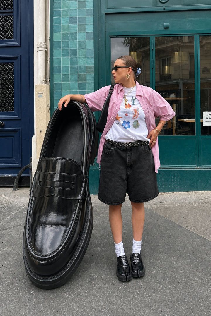 Giant Sneaker Shoot